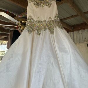 Elegant Kids Formal Dress with Sparkling Embellishments